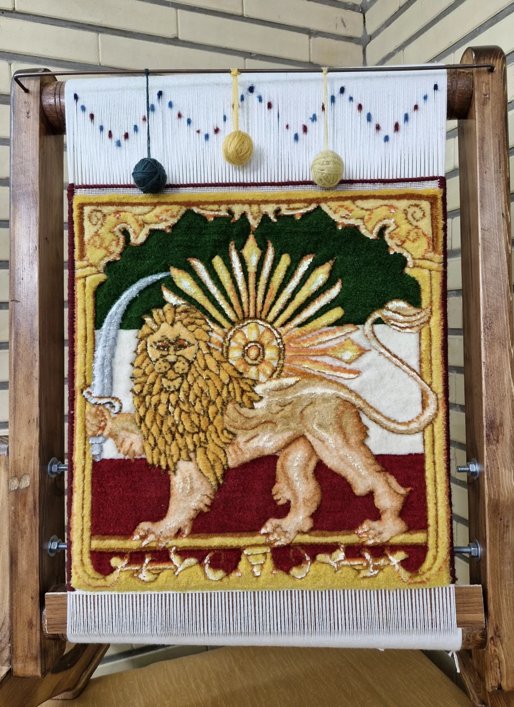 دارچوبک شیر و خورشید